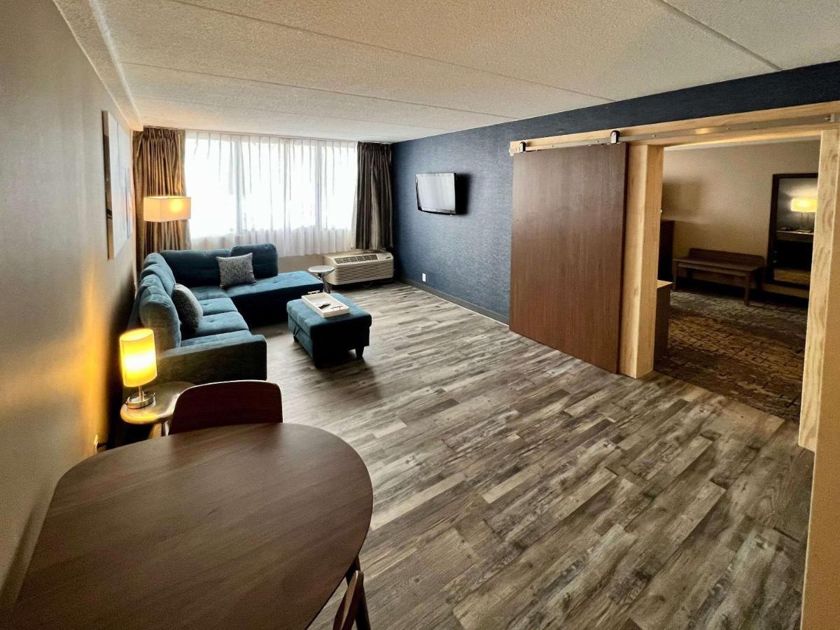 Clarion Hotel & Convention Center Joliet Eksteriør billede