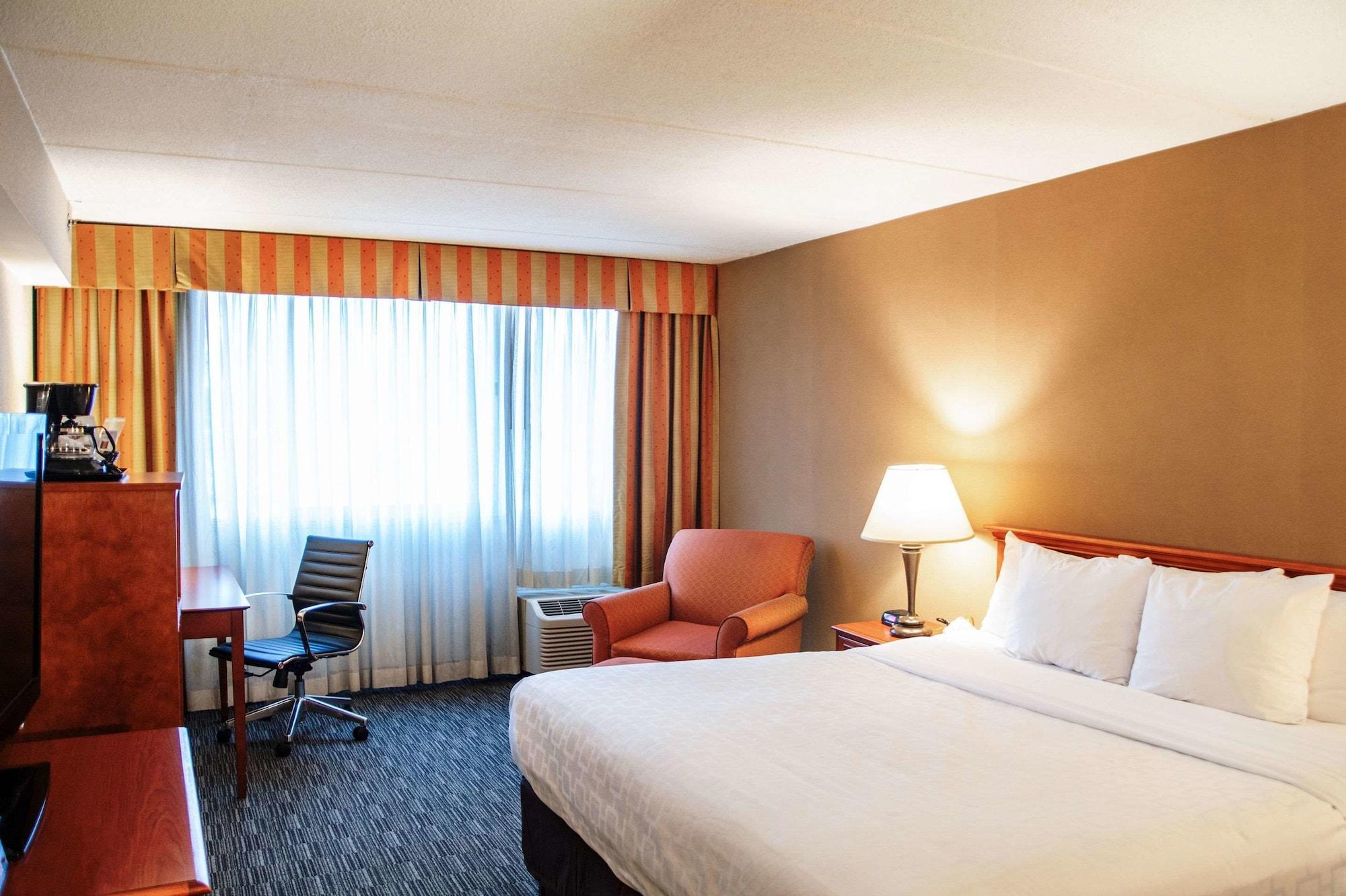 Clarion Hotel & Convention Center Joliet Eksteriør billede