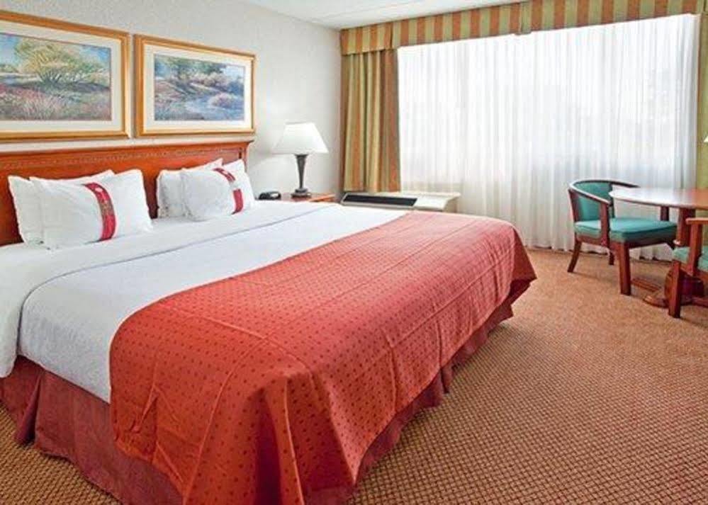Clarion Hotel & Convention Center Joliet Eksteriør billede